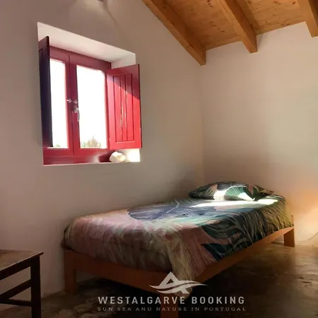 Holiday home Niedliches Nur 2km Vom Entfernt, Odeceixe